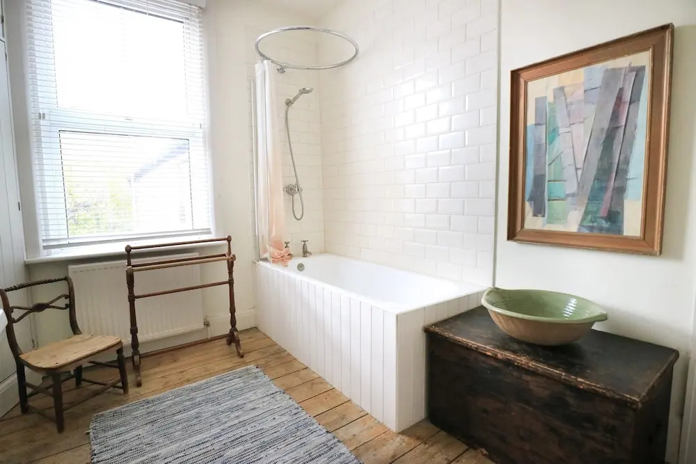 Charming 2 Bedroom House With Garden in East London