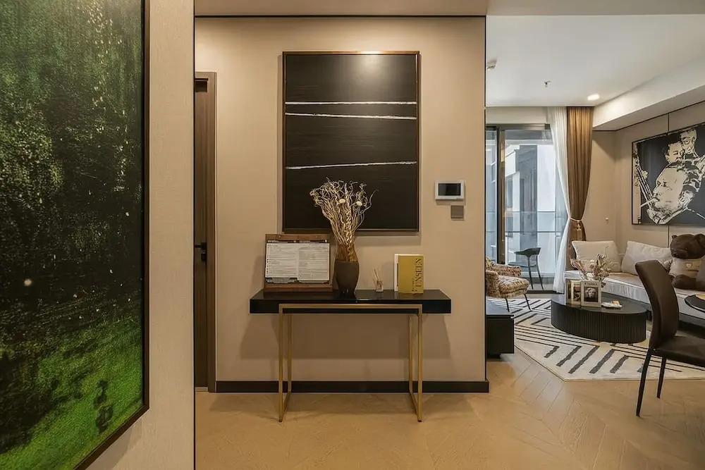 Lumière Riverside by Urban Home
