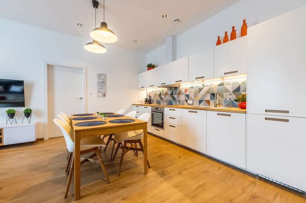 Victus Spacious Apartments in the City Center by Noclegi Renters
