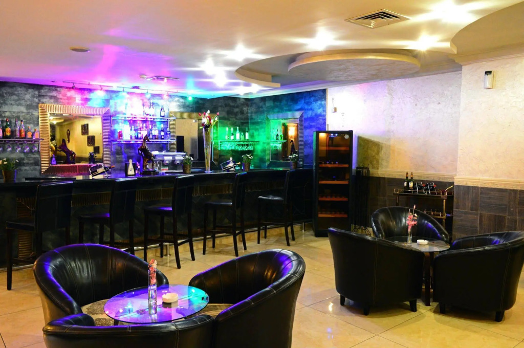 Larsa Hotel