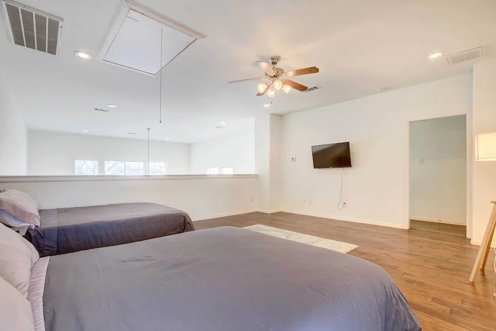 Downtown Houston Townhome w/ City Views!