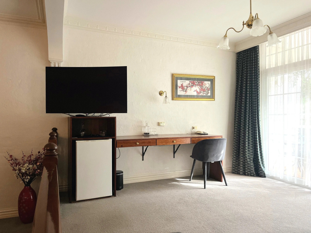 Victoria House Motel and Wine Bar