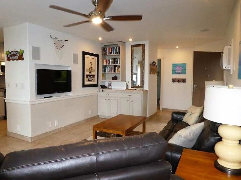 Kihei Holiday 113 2 Bedroom Condo by RedAwning