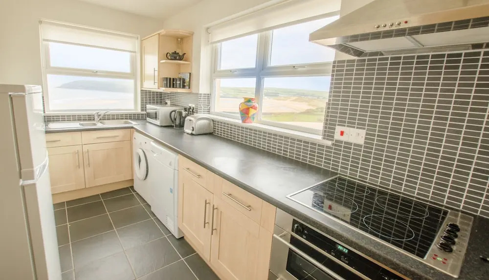 Beach Breeze Croyde 2 Bed, Sleeps 4-5, Sea Beach Views