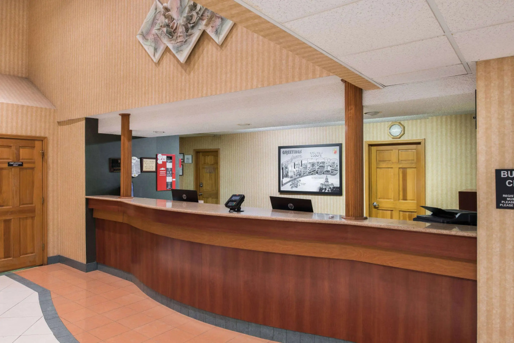 Super 8 by Wyndham Troy IL/St. Louis Area