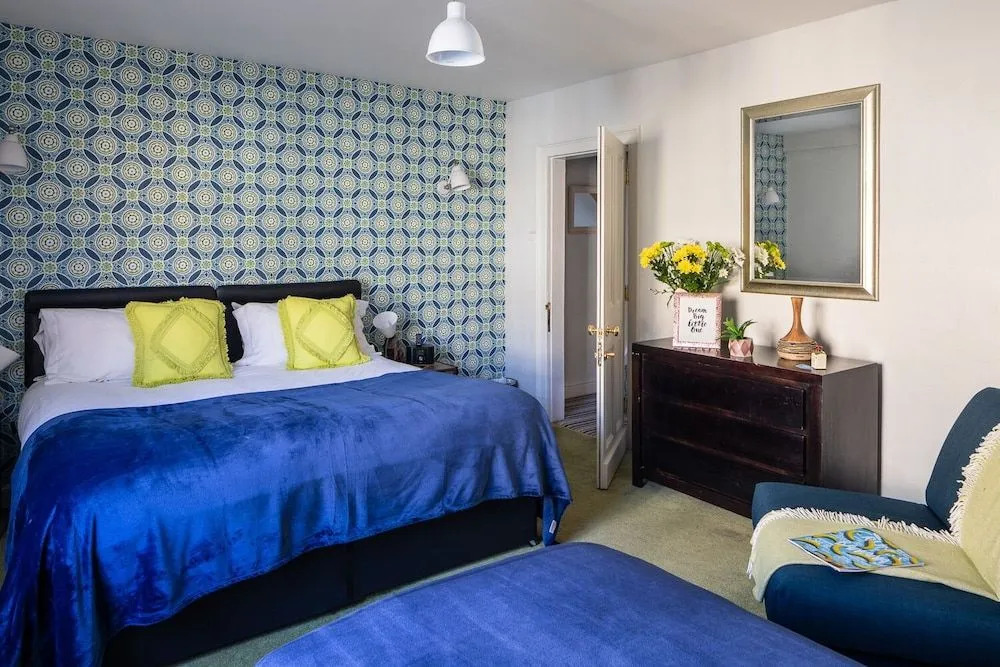 Dream Stays Bath - Trim Street Townhouse with Hot tub