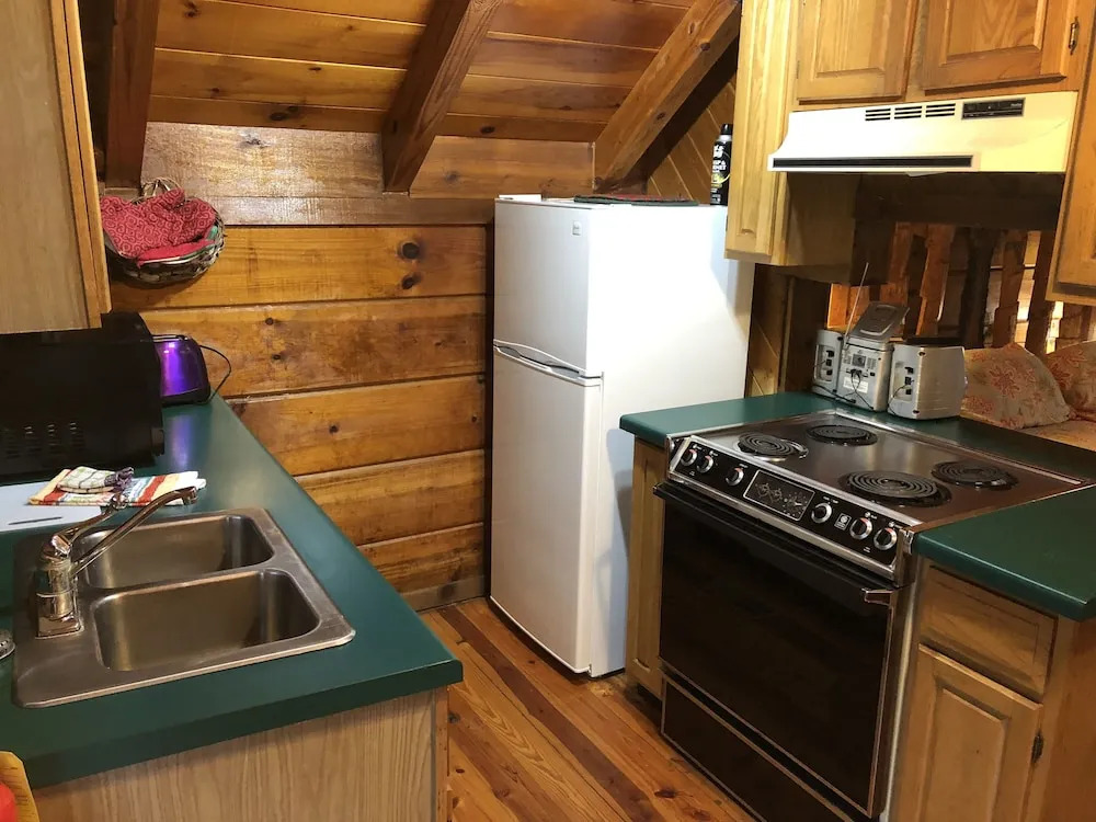 Gatlinburg Mountain Magic Hot Tub Cabins