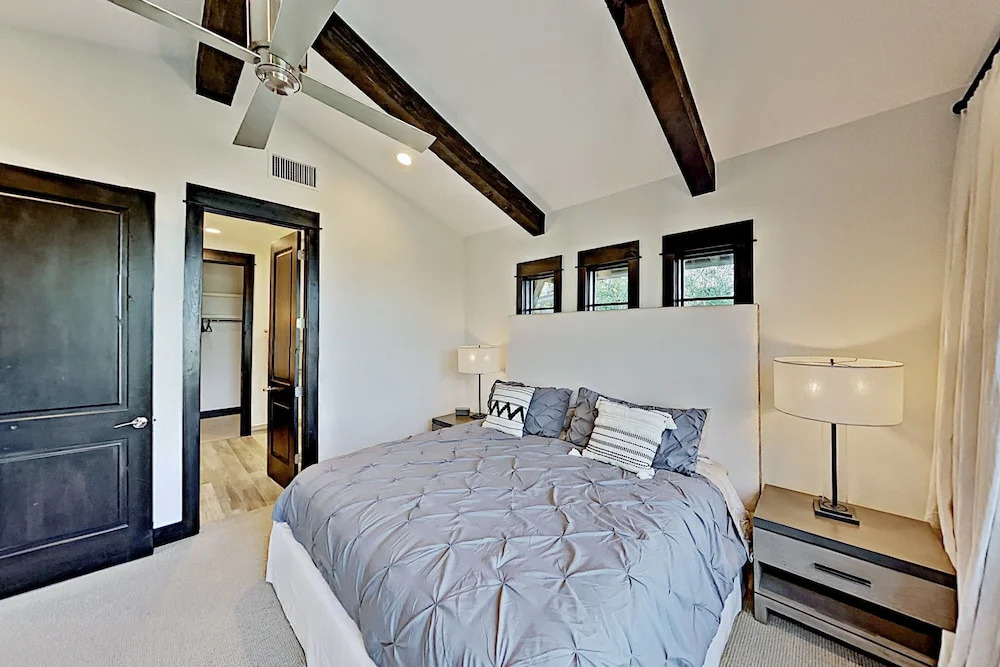 Gorgeous Resort At The Reserve At Lake Travis 4 Bedroom Home