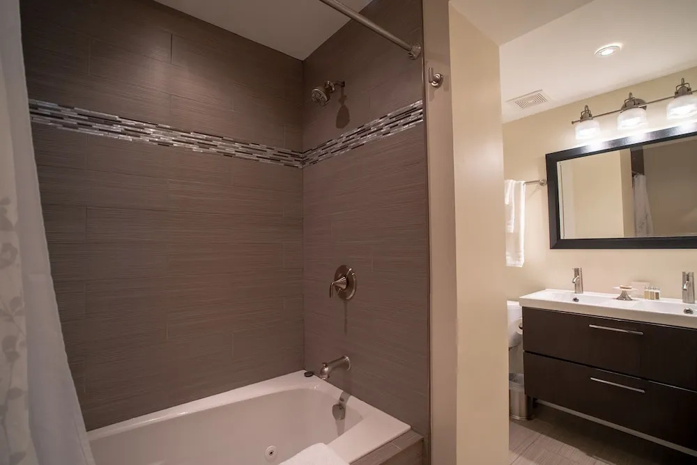 Lincoln Park Suites Operated by Roscoe Village Guesthouse