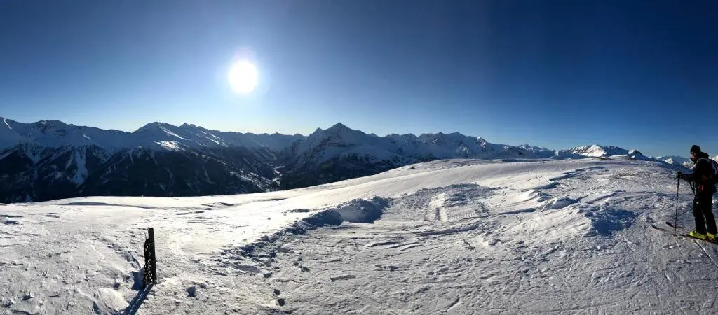 Clotes apartment, 50m from slopes - sleeps 8, 2 bath - Sauze Holiday