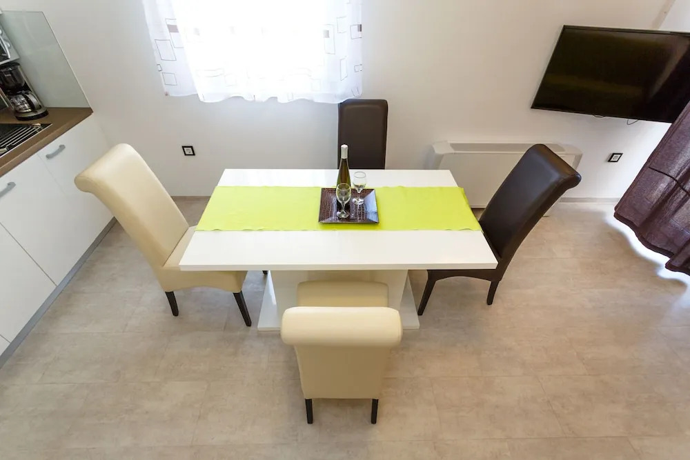 Apartment and Room Marija
