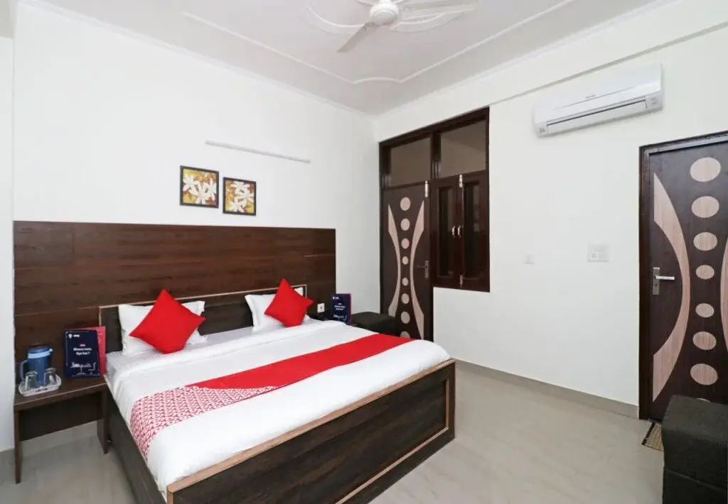 OYO 12493 Heera Guest House