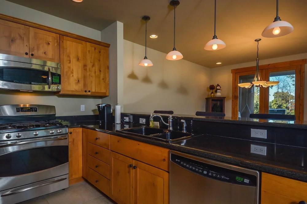 Glacier Paradise 5 Bedroom Townhome