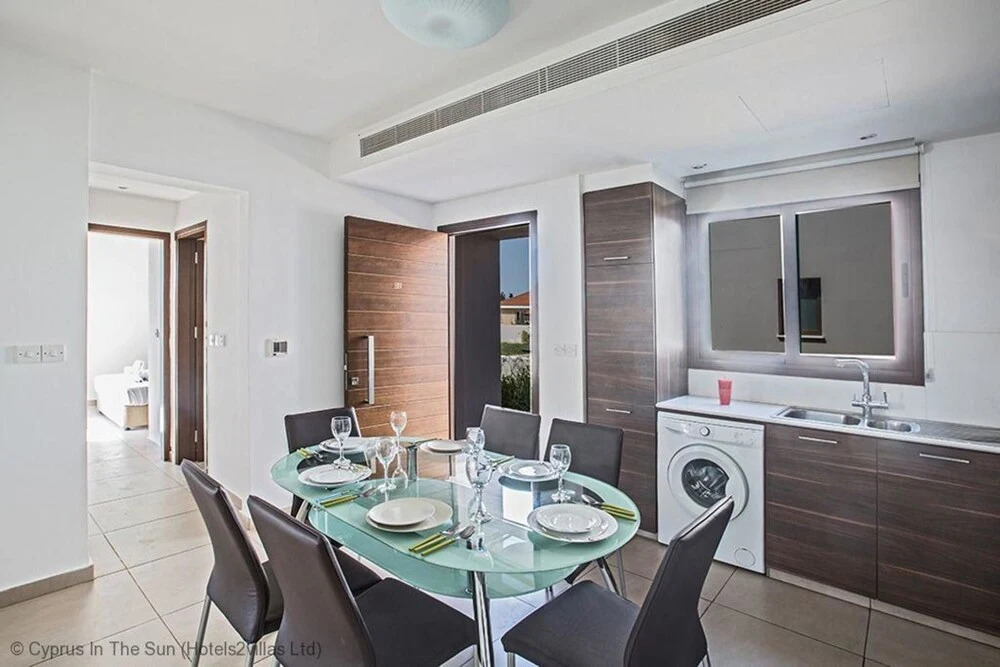 Celebrity Villa Scotty T D2
