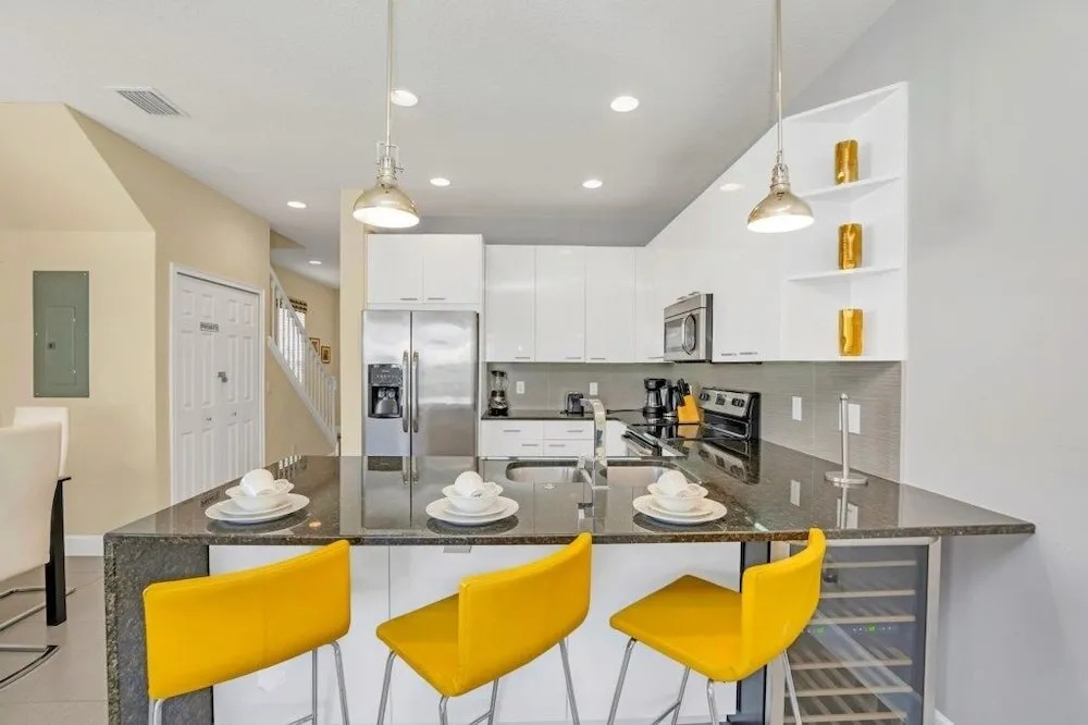 1511retreat 3 Bedroom Townhouse by Redawning