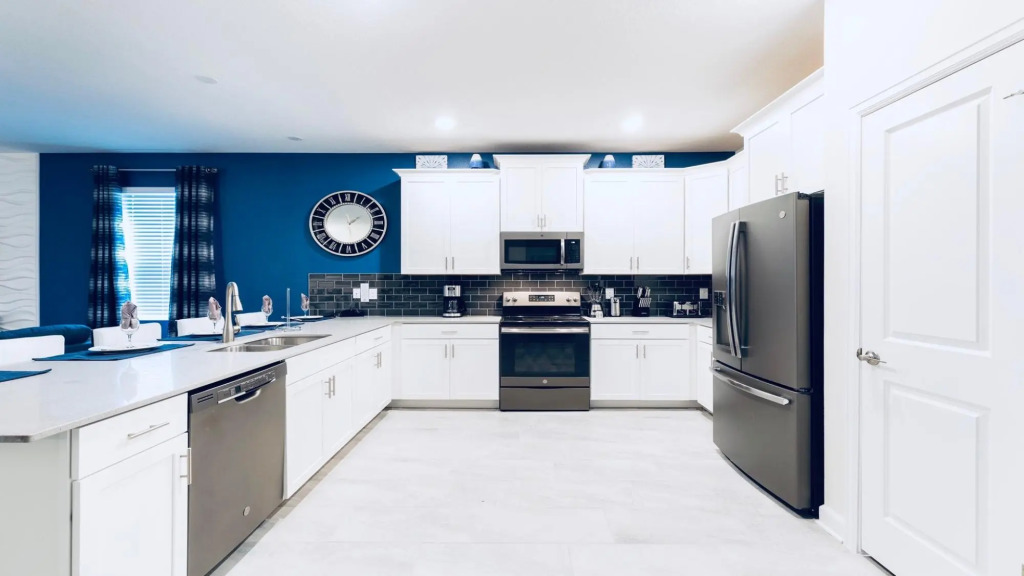 8BR Family Disney Getaway w Theatre Pool SPA