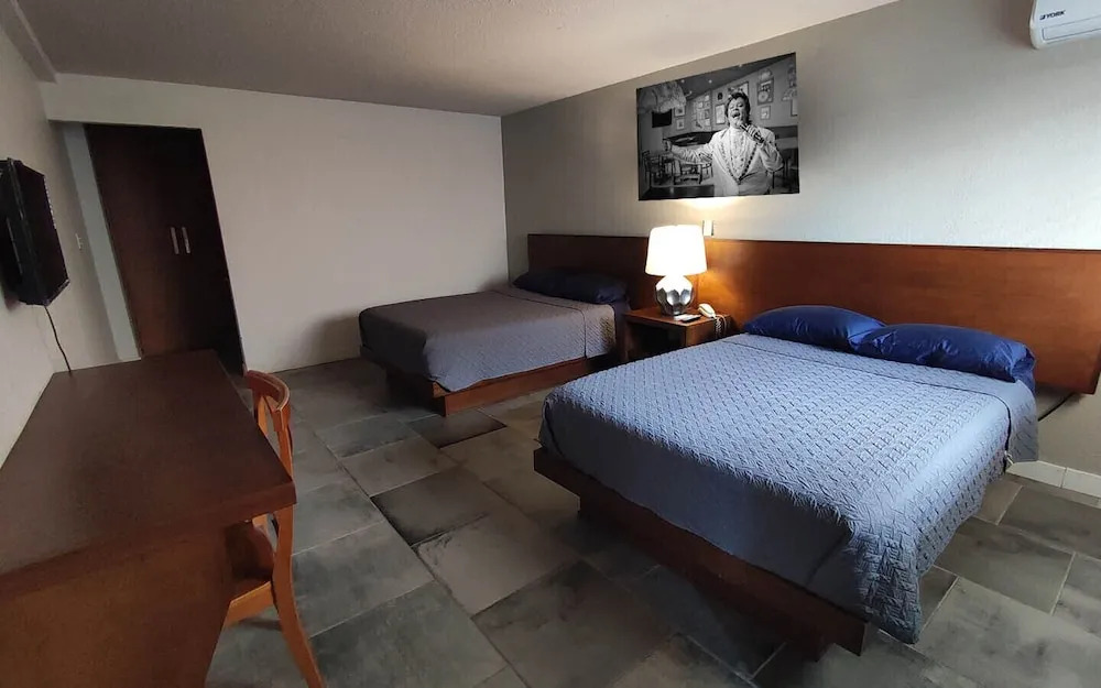 HOTEL MARIPINA