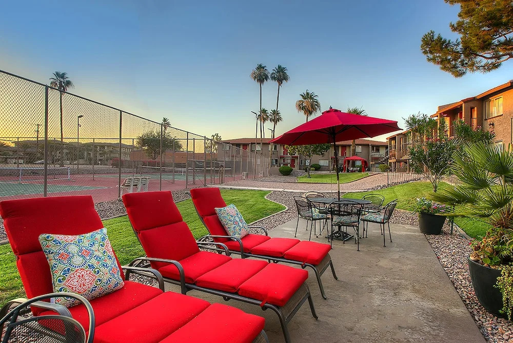 126 Fully Furnished 1BR Suite-Prime Location! by RedAwning