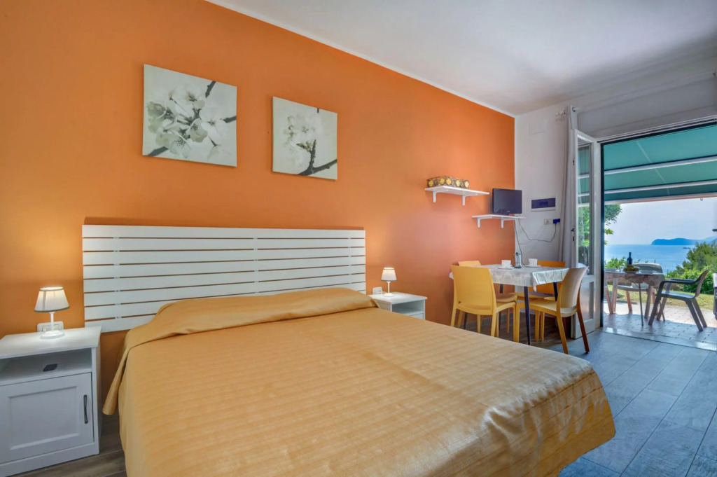 One-room apartment with sea view garden-Eco