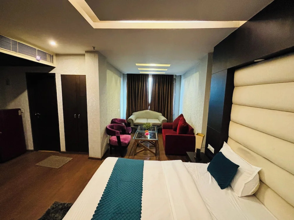 Roomshala Hotel Billions
