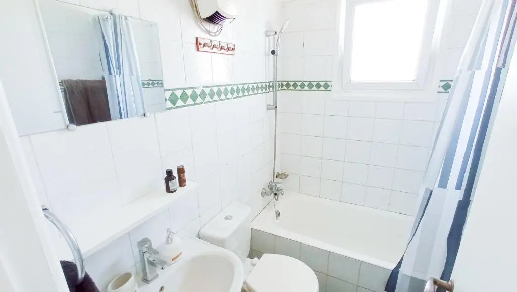 Luxury Maisonette Apartment -SEA VIEW, NETFLIX, GYM- 5 Min from Beach