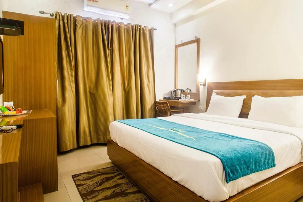 Hotel Poonam Plaza