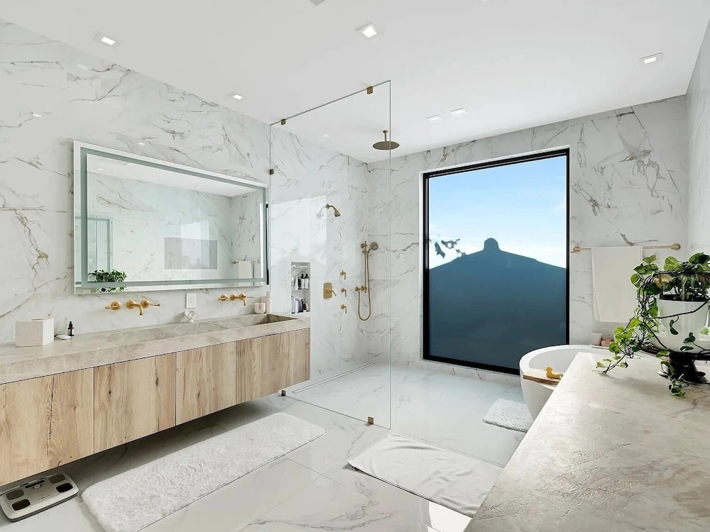 Luxury Pool Home - Downtown Brickell
