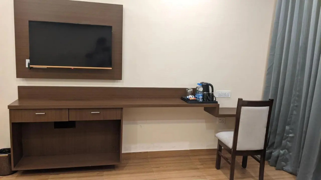 Townhouse Oak Bangalore Garudacharpalya Metro Station