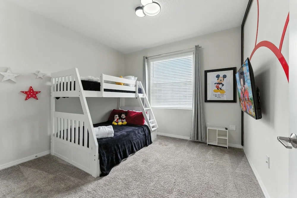 Beautiful Lakeview Retreat Near Disney