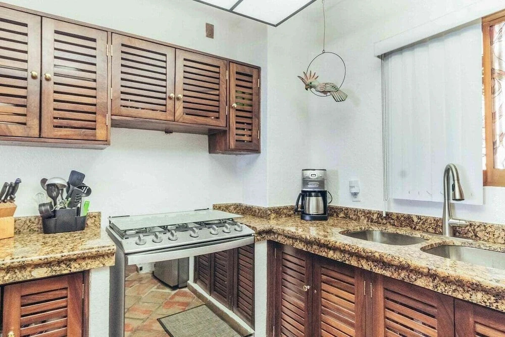 Ocean View 2Br Condo-balcony-beach-pool VDS 111