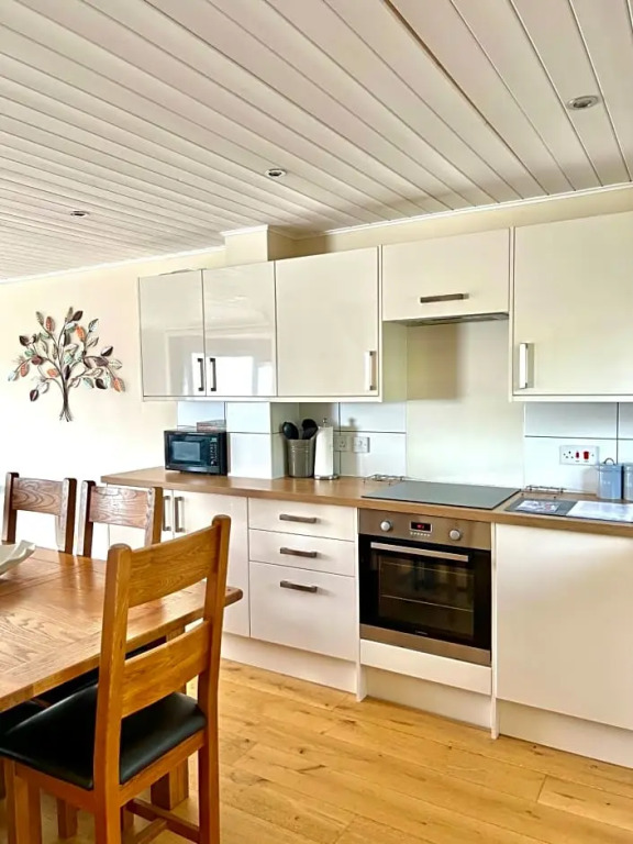 Pet-Friendly Waterside Lodge - Cotswold Water Park