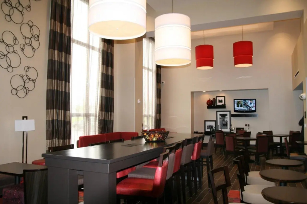 Hampton Inn & Suites Detroit/Airport Romulus
