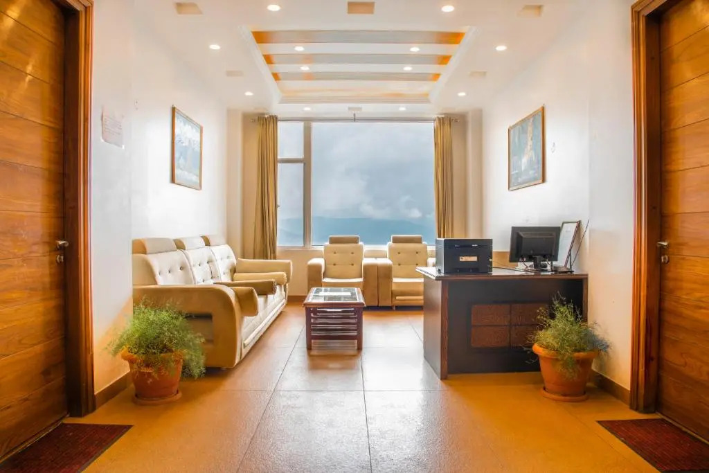 The White Haven Homestay I Rooms & Kitchen