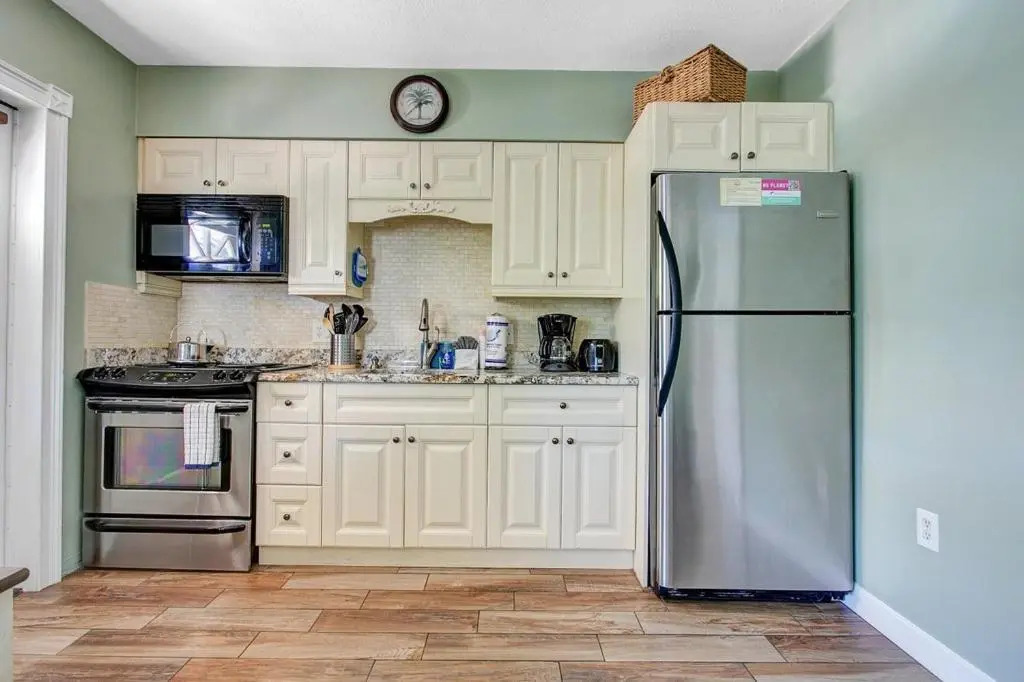 Five Palms Suite 104 - Daily - Weekly - Monthly