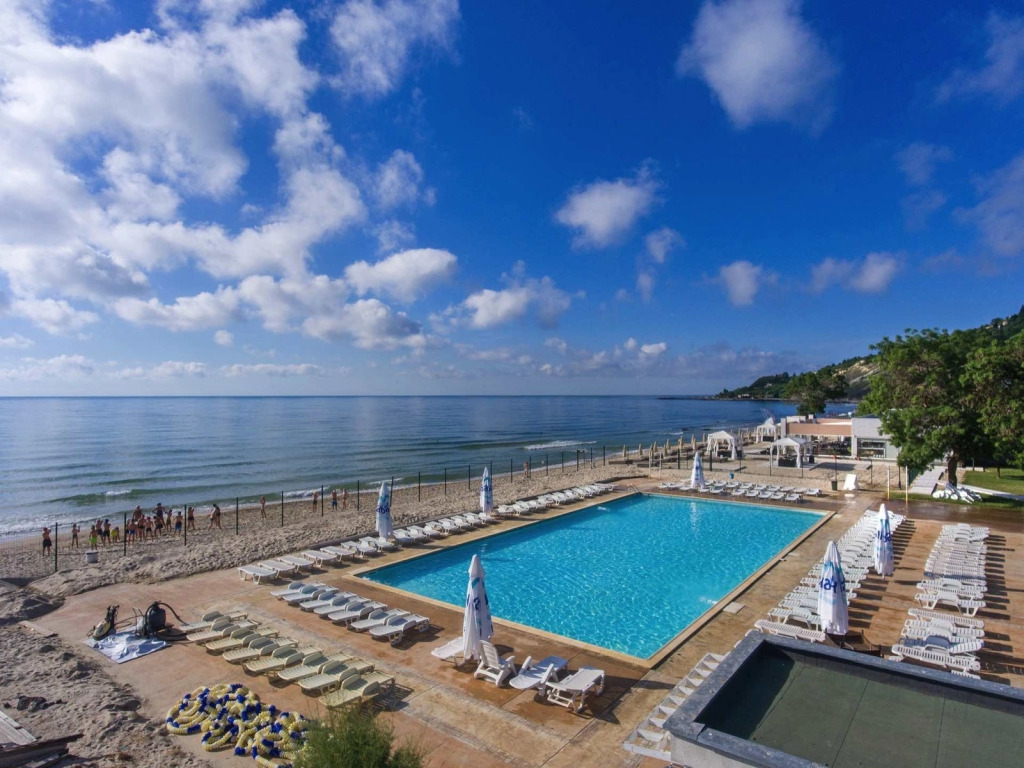 Effect Algara Beach Resort