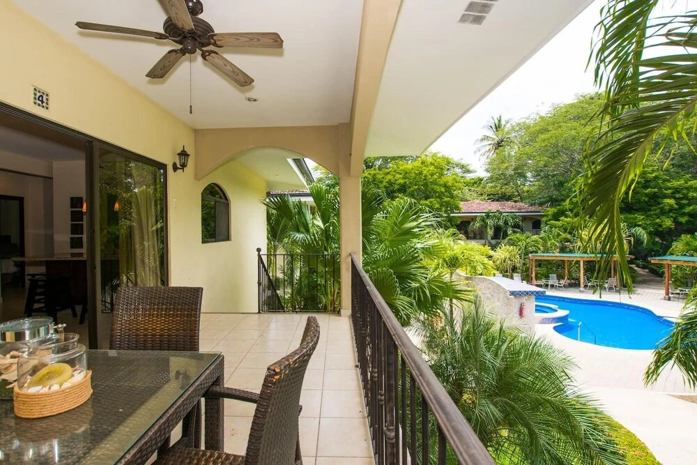 Casa del Sol-4 Secured and Quiet Complex - Minute Walk to the Beach