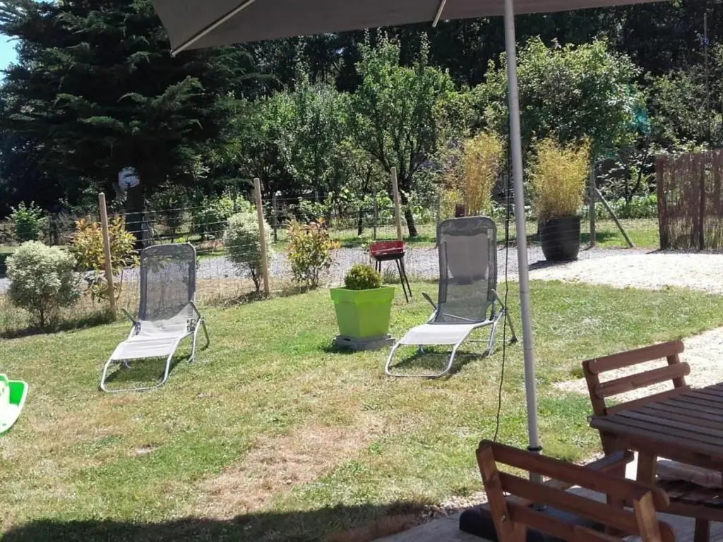 Gîte Confortable avec Jardin, Proche Mer et Ville, Équipé pour Familles, Vélo Inclus - FR-1-306-1076