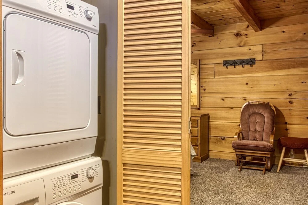 ER96 - Squirrels Leap - Great Location! Close to Town! cabin