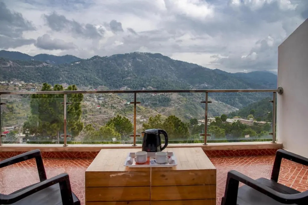 Himalyan Hills I Serviced apt I Nature I Chef I Kasauli