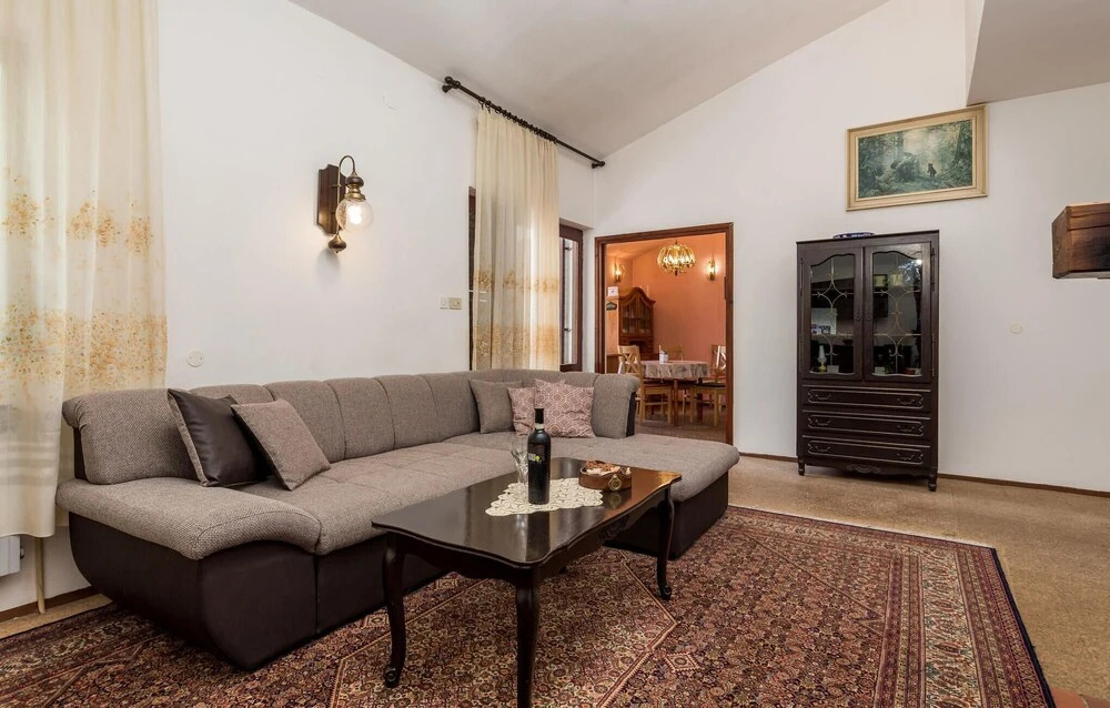 Nice Home in Sveti Juraj With Wifi and 5 Bedrooms