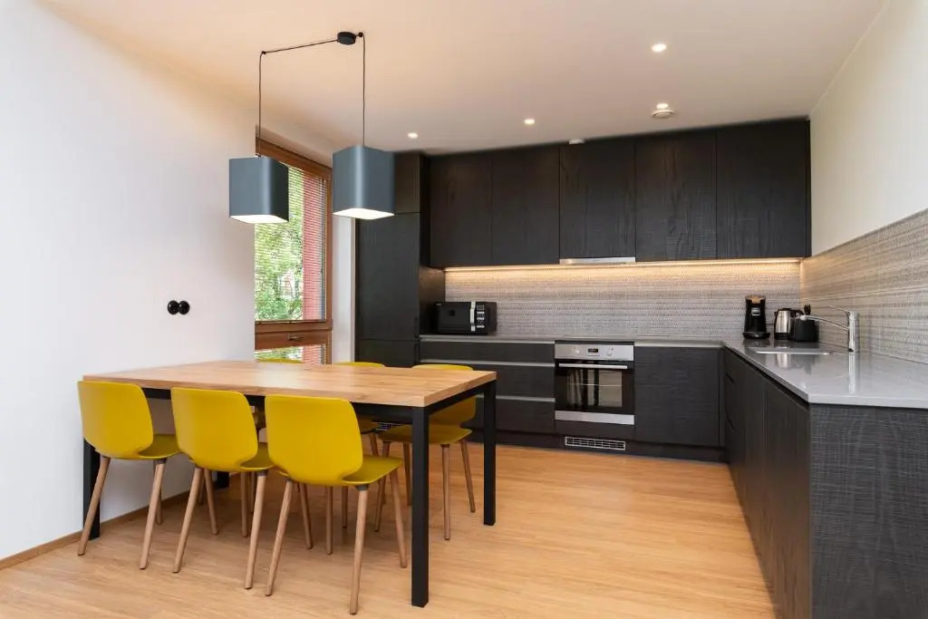 Self-check-in 3 bedroom apartment with sauna and balconies