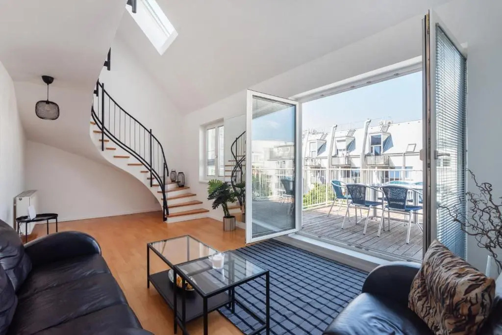 Vienna Roof Top Apartment with Terrace, Parking and AC