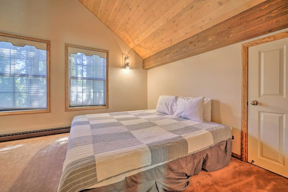 Wraparound Deck & Pool Access: Truckee Cabin