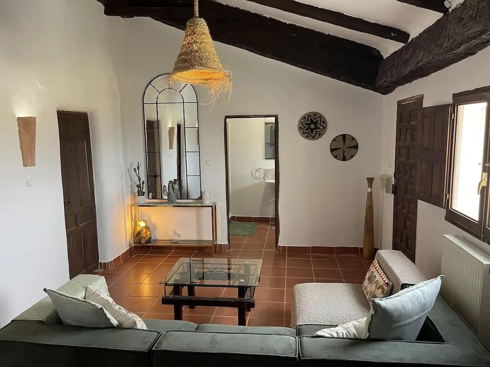 Miluna Oasis Suites - Sleeps4-pool-mountainview