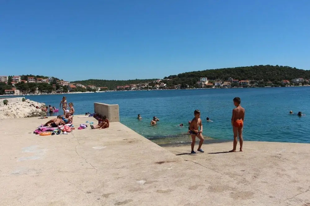 Ante - Close to the sea - H