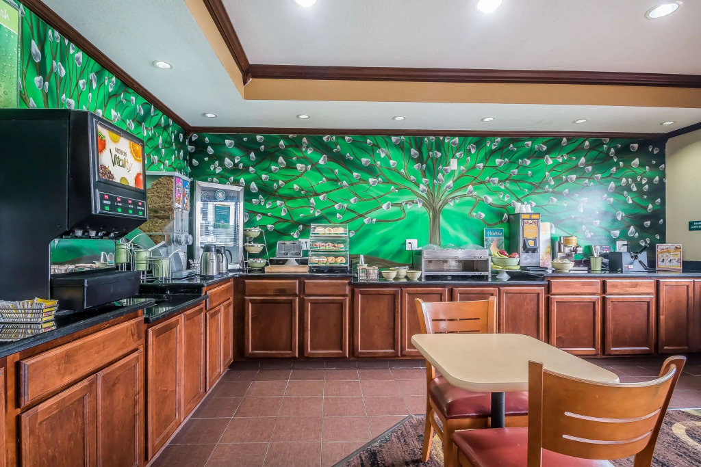 Quality Inn Coralville - Iowa River Landing
