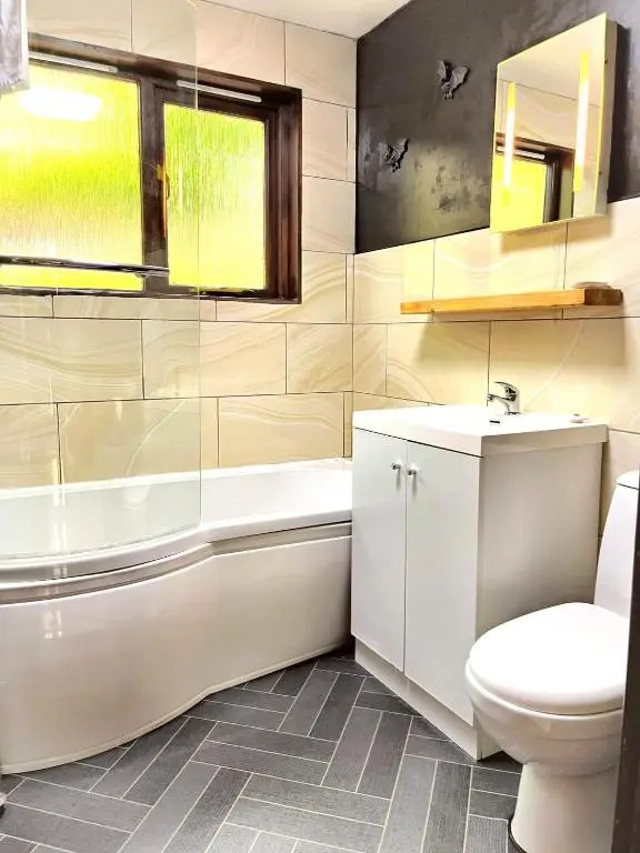 Primrose 15-Kaowood-Hot Tub-Pet friendly-Tenby