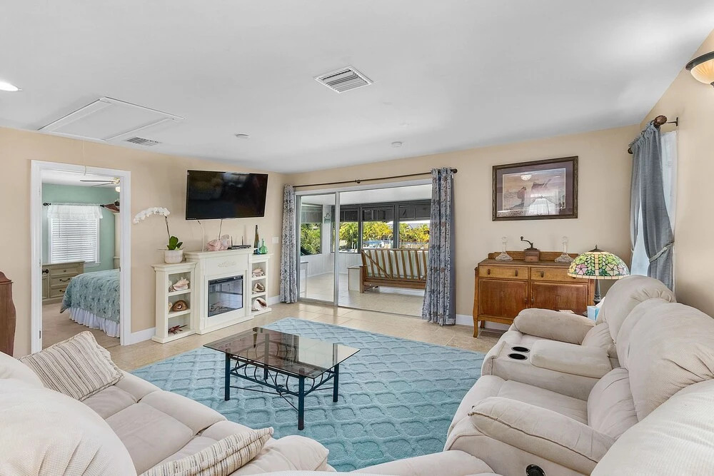 Villa Island Time by Pretty Cape Homes