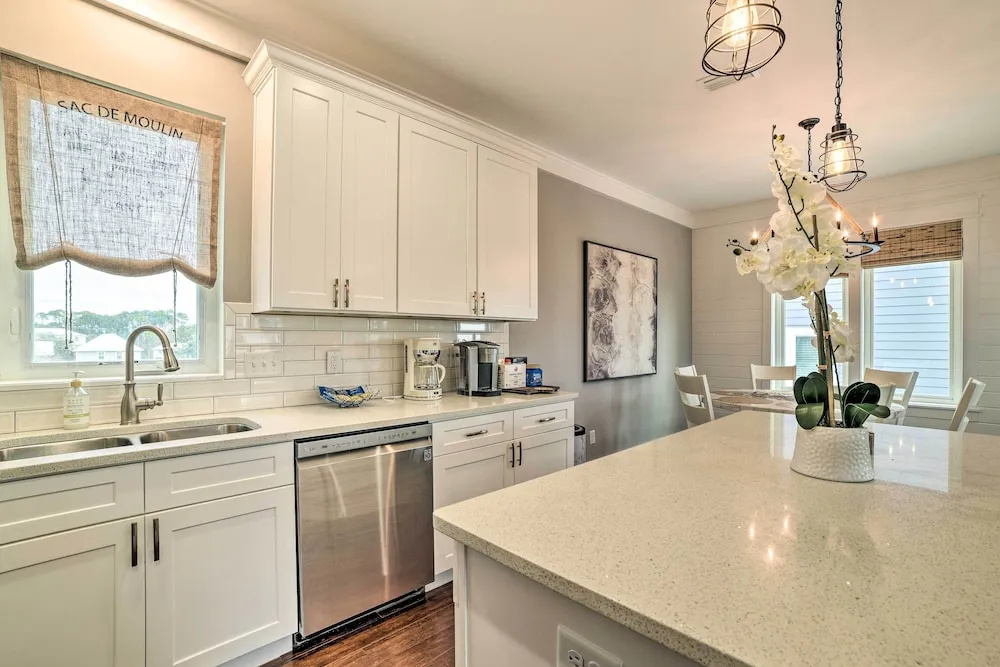Beach Retreat w/ Rooftop Deck, Walk to Beach!