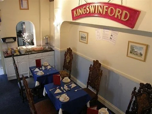 Kingswinford Guest House with Free Parking